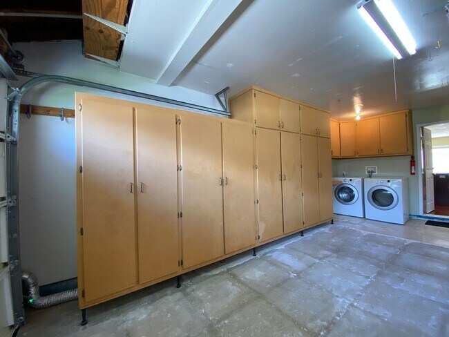 Building Photo - Cardiff living at its finest! Stunning 2-B...