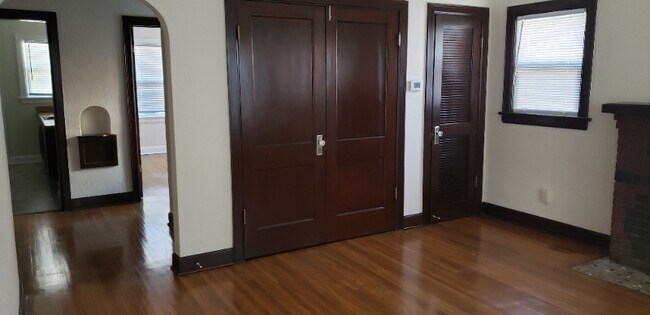 Building Photo - 1726 E Waterman St