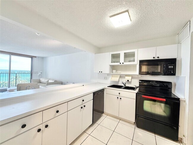 Building Photo - 9273 Collins Ave