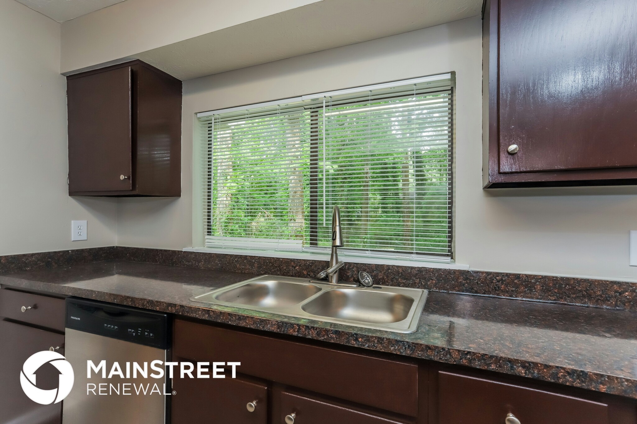 Building Photo - 8415 N Pond Ct