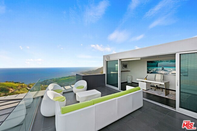 Building Photo - 21766 Azurelee Dr