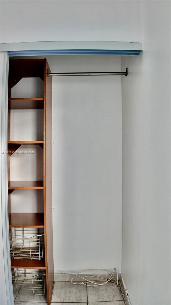 Building Photo - 325 NW 72nd Ave