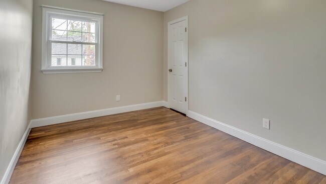Building Photo - 327 Brookfield Pl