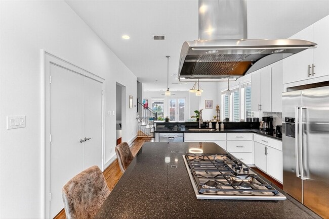 Building Photo - 5227 Nett St