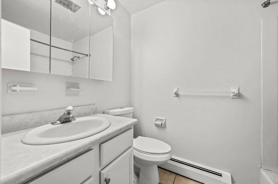 Building Photo - 343 Oakland St