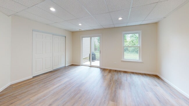 Building Photo - 1913 Barnhill Dr