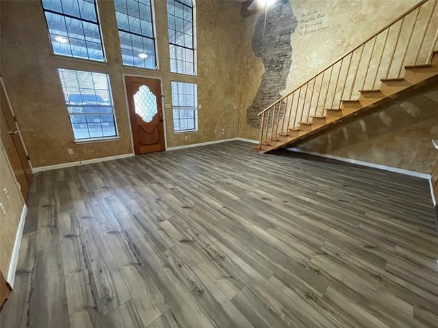 Building Photo - 122 S Main St