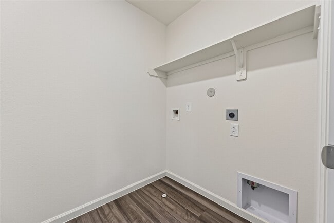 Building Photo - 654 Amesbury Rd