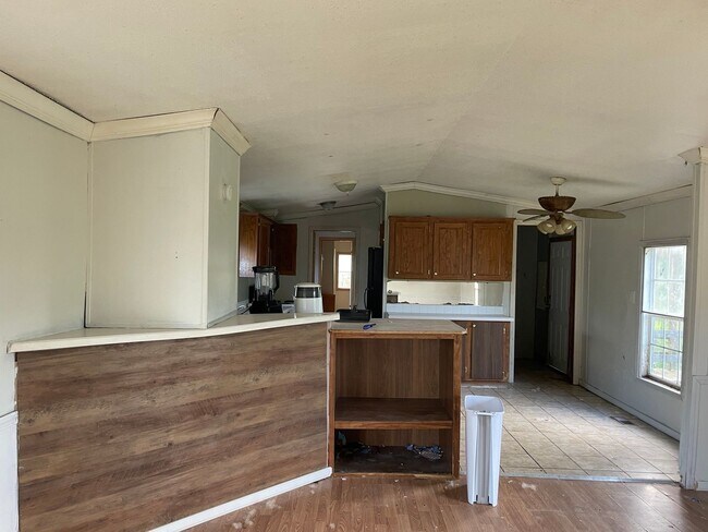 Building Photo - 3 Bed, 2 Bath, 1,280 sq ft singlewide mobi...