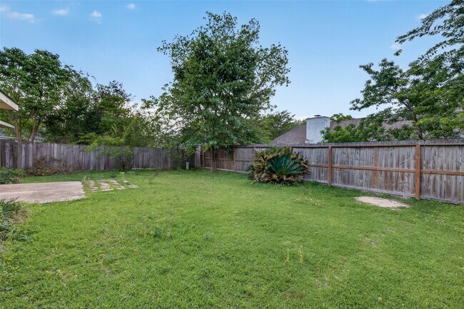 Building Photo - 12818 Westella Dr