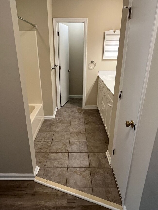 Building Photo - Wonderful 3 Bedroom Ranch in Huntersville