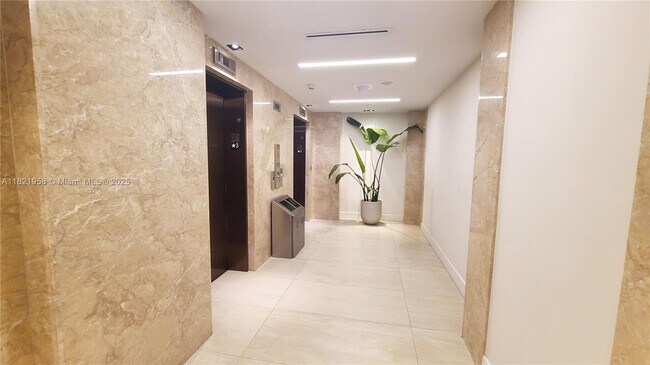 Building Photo - 3100 N Ocean Dr