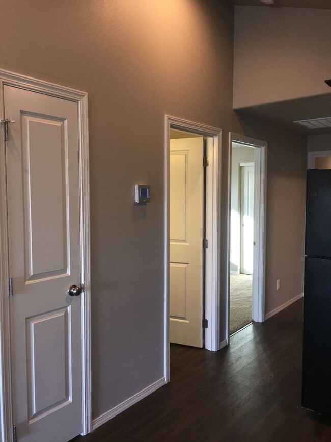 Building Photo - 3 Bedroom / 2 Bathroom Home in SW Redmond