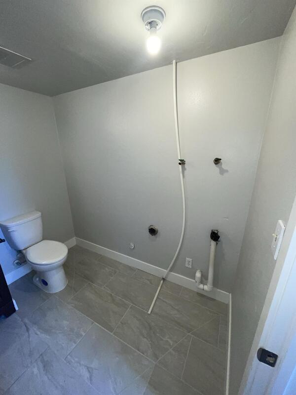 Building Photo - 1087 N 150 W