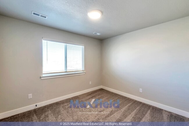 Building Photo - Great Townhome in Lehi - 3BD - 2BTH - 2GAR - Clubhouse & Pool.