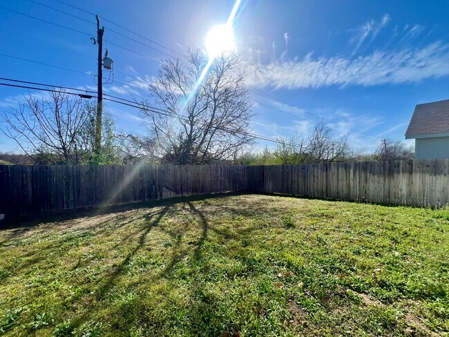 Building Photo - Charming Single-Story Home in Amenity-Rich Community