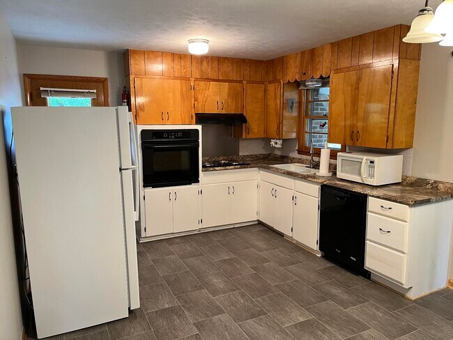 Building Photo - 328 East King Street-Home with loads of space