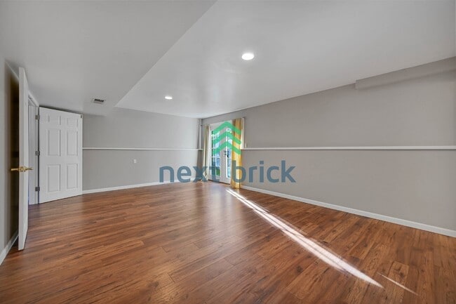 Building Photo - Prime Bellevue Home in a Highly Desirable Neighborhood