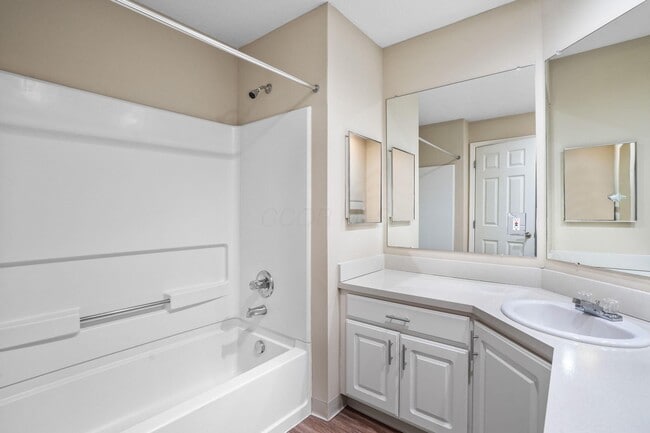 Building Photo - 5027 Stratford Pine Ln