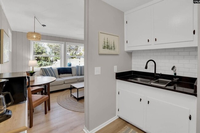 Building Photo - Pre-Leasing for the 26-27 School Year! - Renovated & Furnished Duplex in Peaceful Rosewood - 2746