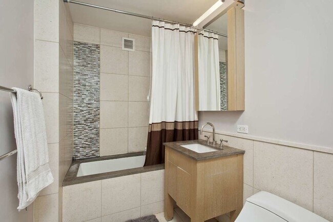 Building Photo - 350 W 42nd St