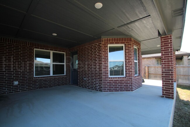 Building Photo - Beautiful Temple Home!