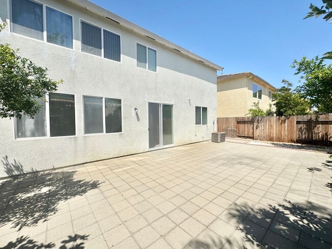 Building Photo - Lovely 2 Story Home In East Woodland In Great Location