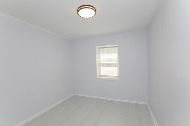 Building Photo - "Beautifully Updated Townhome – Ready for ...