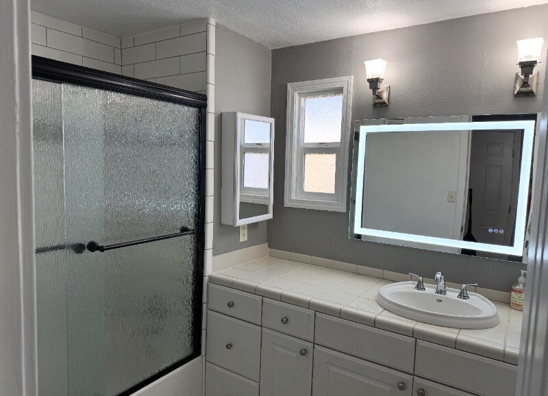 Building Photo - 220 E Home St