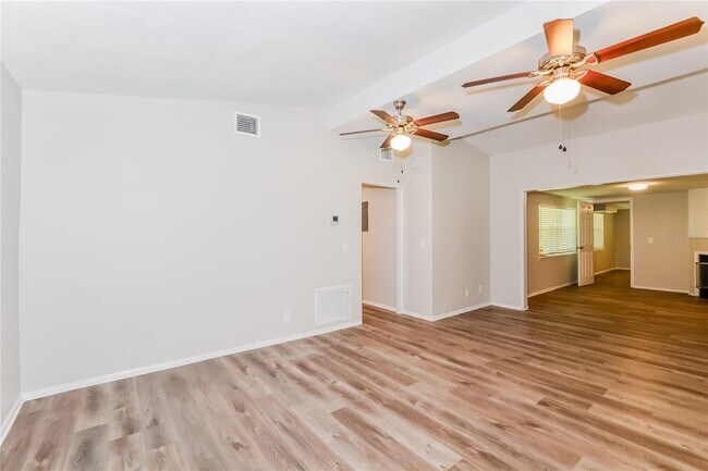 Building Photo - 3307 S Park Ave