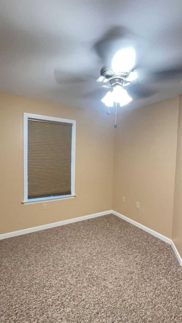 Building Photo - Great unit at LAUREL STATION for $3000 - monthly rent includes two assigned parking spaces!