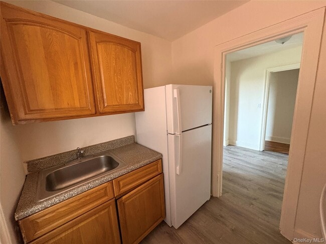 Building Photo - 30 Locust Hill Ave