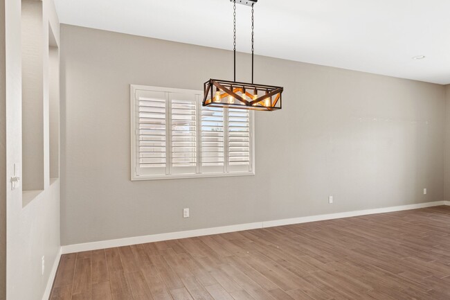 Building Photo - Beautiful 3 bedroom plus den!