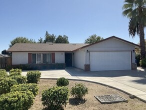 Building Photo - Charming Clovis 3/2 Home with New Solar Sy...