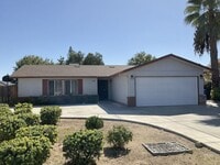 Building Photo - Charming Clovis 3/2 Home with New Solar Sy...
