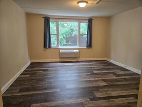Building Photo - 685 Prospect Ave