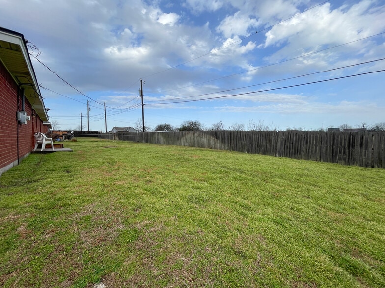 Building Photo - 145 Spring Water Ln