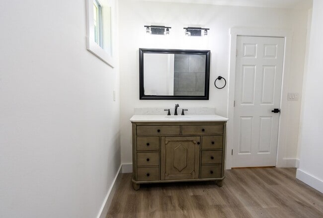 Building Photo - 3822 Bakers Ferry Rd SW