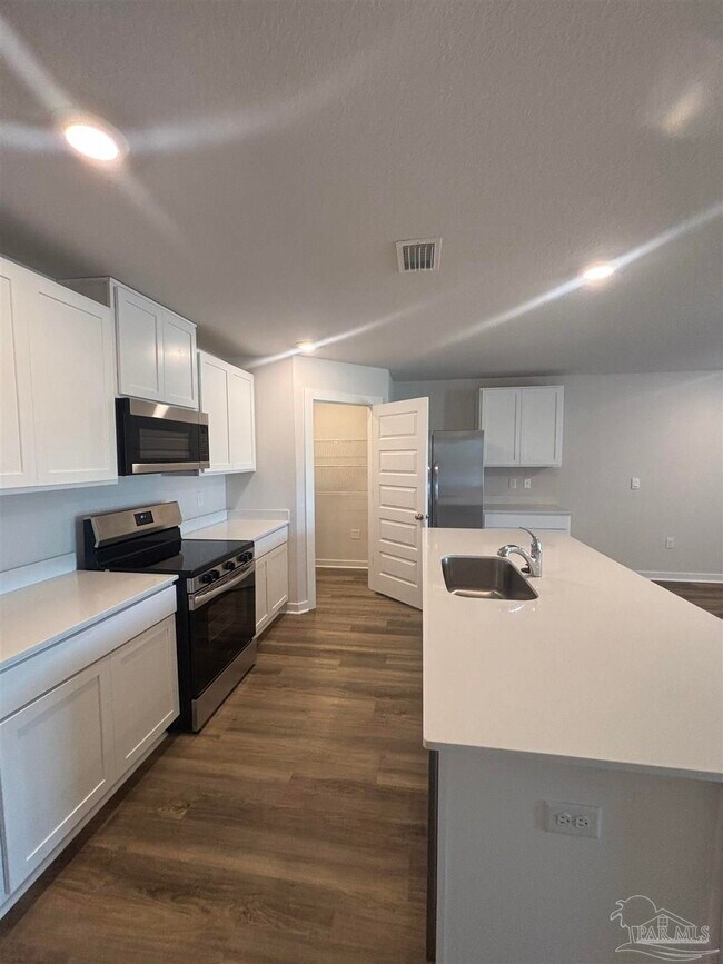 Building Photo - 111 Anhinga St