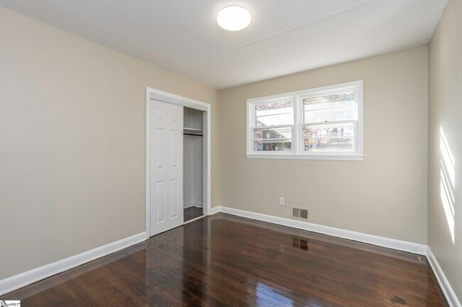 Building Photo - 142 Westover Dr