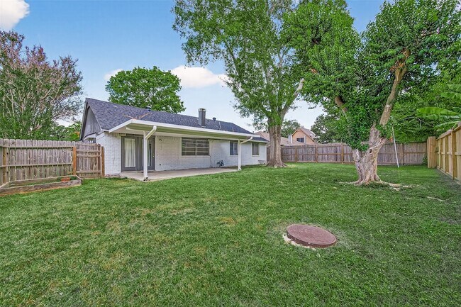 Building Photo - 16355 Sierra Grande Dr