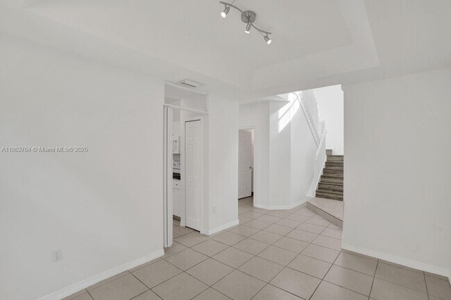 Building Photo - 4417 NW 113th Pl