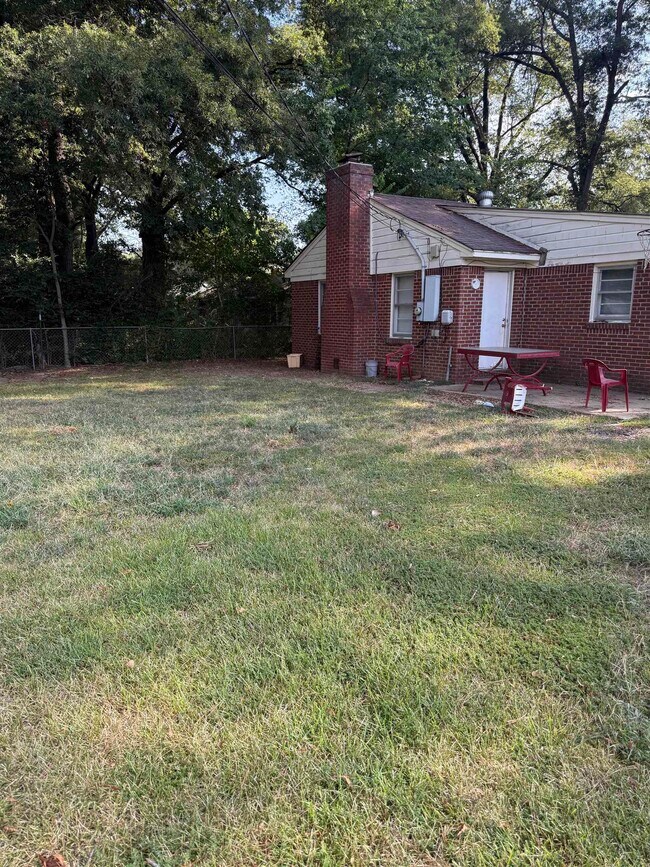 Building Photo - 1257 S Perkins Rd