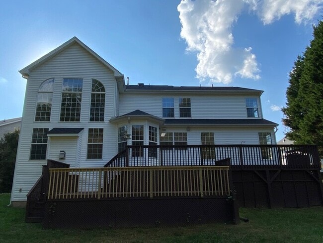 Building Photo - So much space!!!!!! So much storage!!!!!!!!