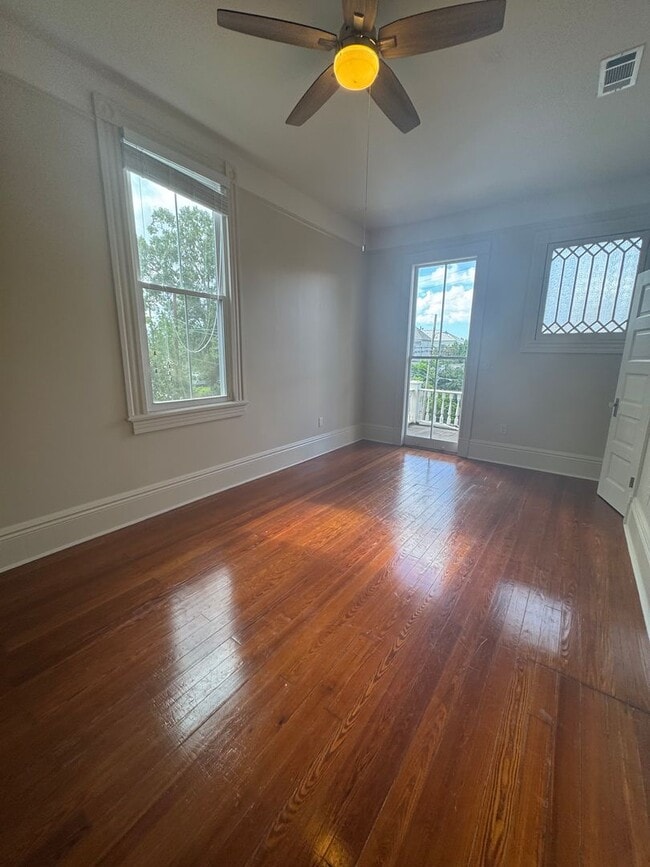 Building Photo - Gorgeous Two Story 3BD/2.5BA w/ Private Fenced in Backyard