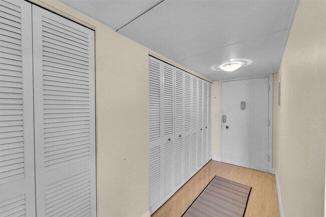 Building Photo - 1401 S Ocean Dr