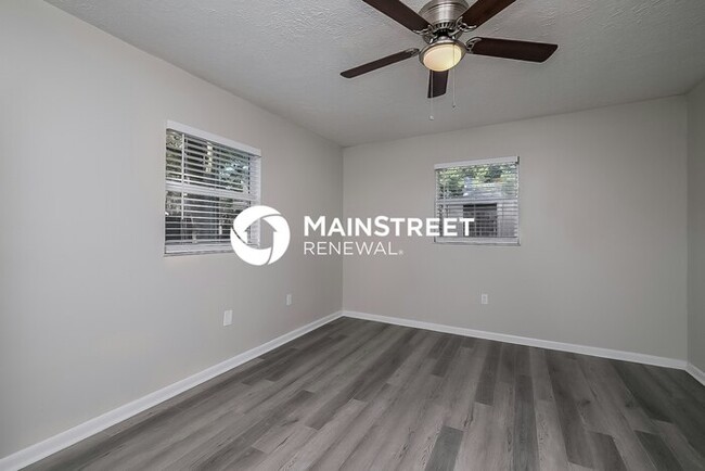 Building Photo - 7900 Lightfoot Dr