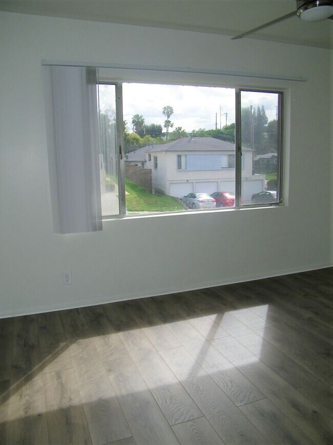 Building Photo - 2bed/2bath AVAILABLE NOW