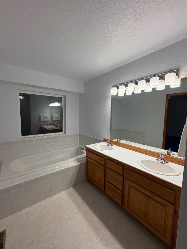 Building Photo - 2120 W Hogan St