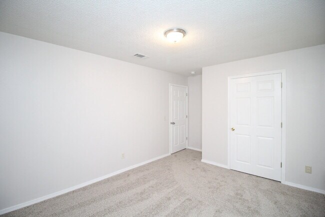 Building Photo - 3BR Cottage-Style Home in Milton with LVP Flooring, Partially Fenced Yard & Convenient Location N...